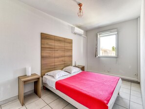 2 bedrooms - Chic Coastal Pool View Apartment for 6 (Le Grau-Du-Roi)