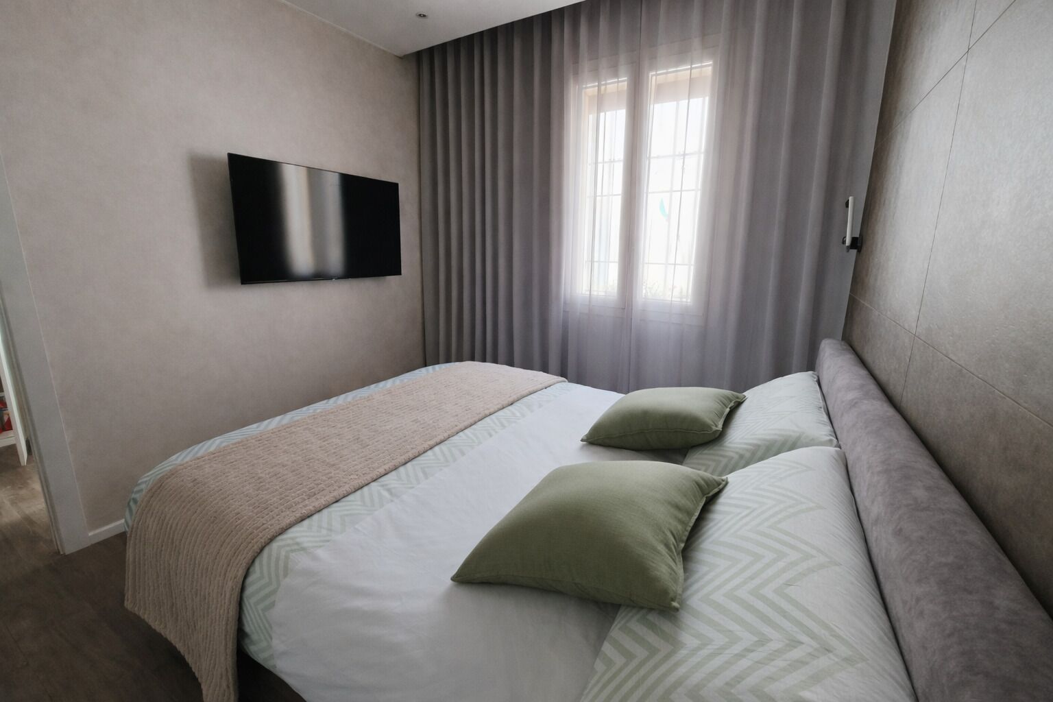 1 chambre, fer et planche à repasser, lit parapluie, Wi-Fi gratuit