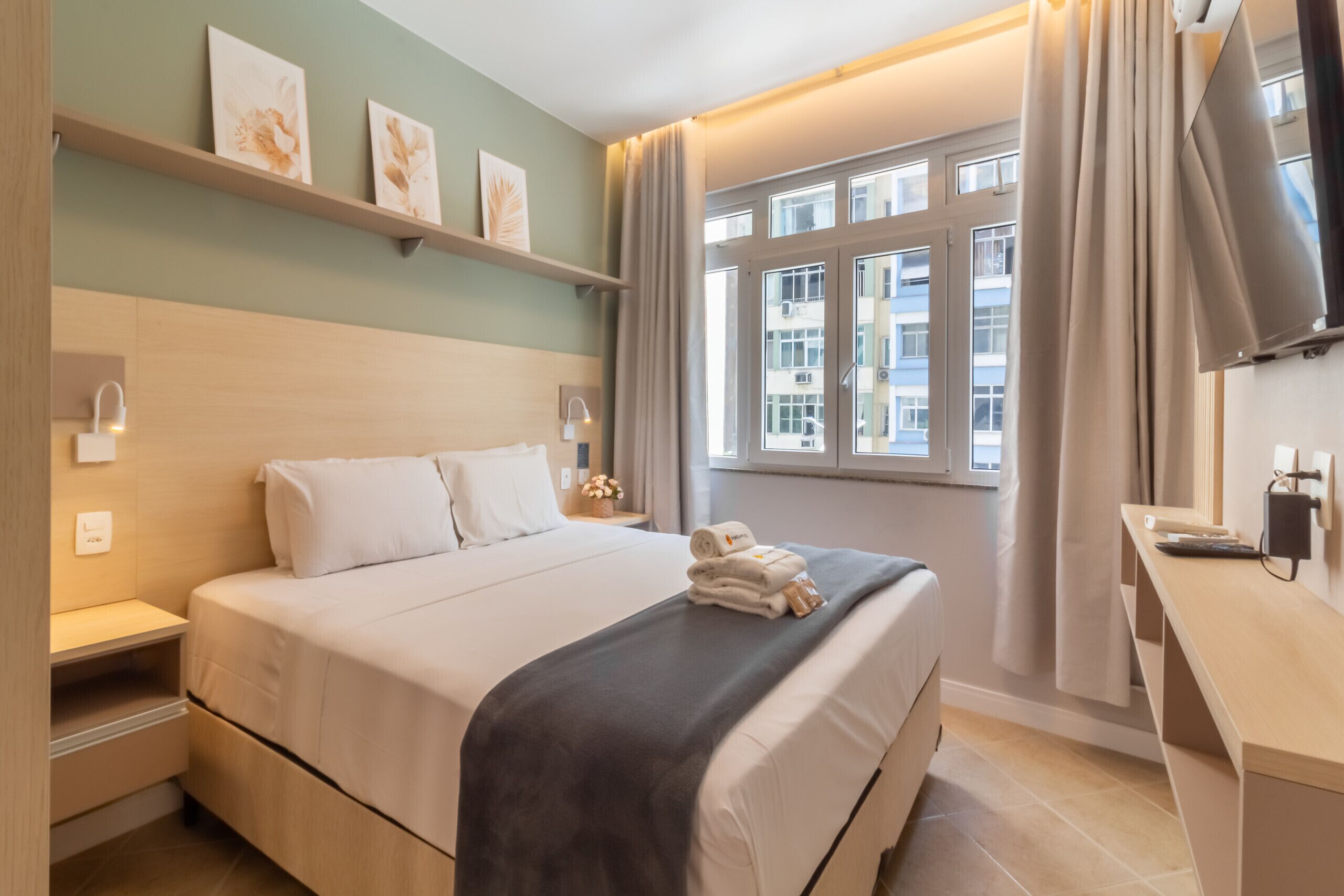 Een strijkplank/strijkijzer, gratis wifi, beddengoed