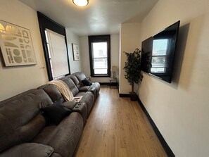 Living area - Modern Downtown Loft w/ Spiral Staircase O.T.R. (Cincinnati)
