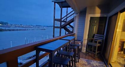 Recently renovated lake View Condo with balcony
