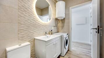 Shower, hair dryer, towels
