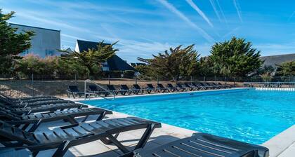 Retreat With Heated Pool & Coast