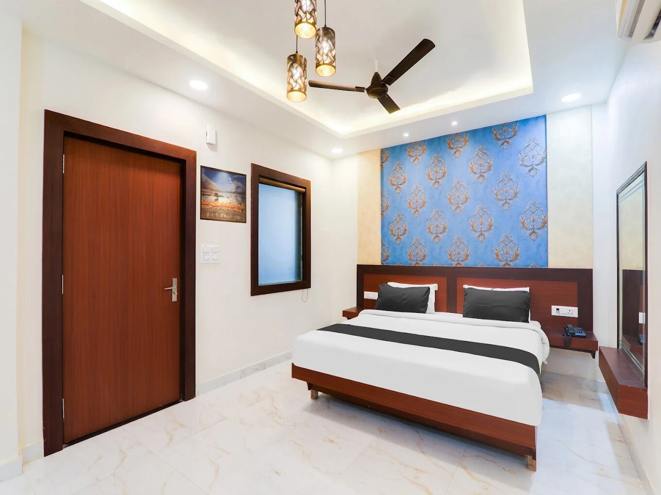 Habitación familiar, vistas a la ciudad | Espacio para trabajar con un portátil y wifi gratis