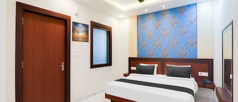 Family Room, City View | Laptop workspace, free WiFi