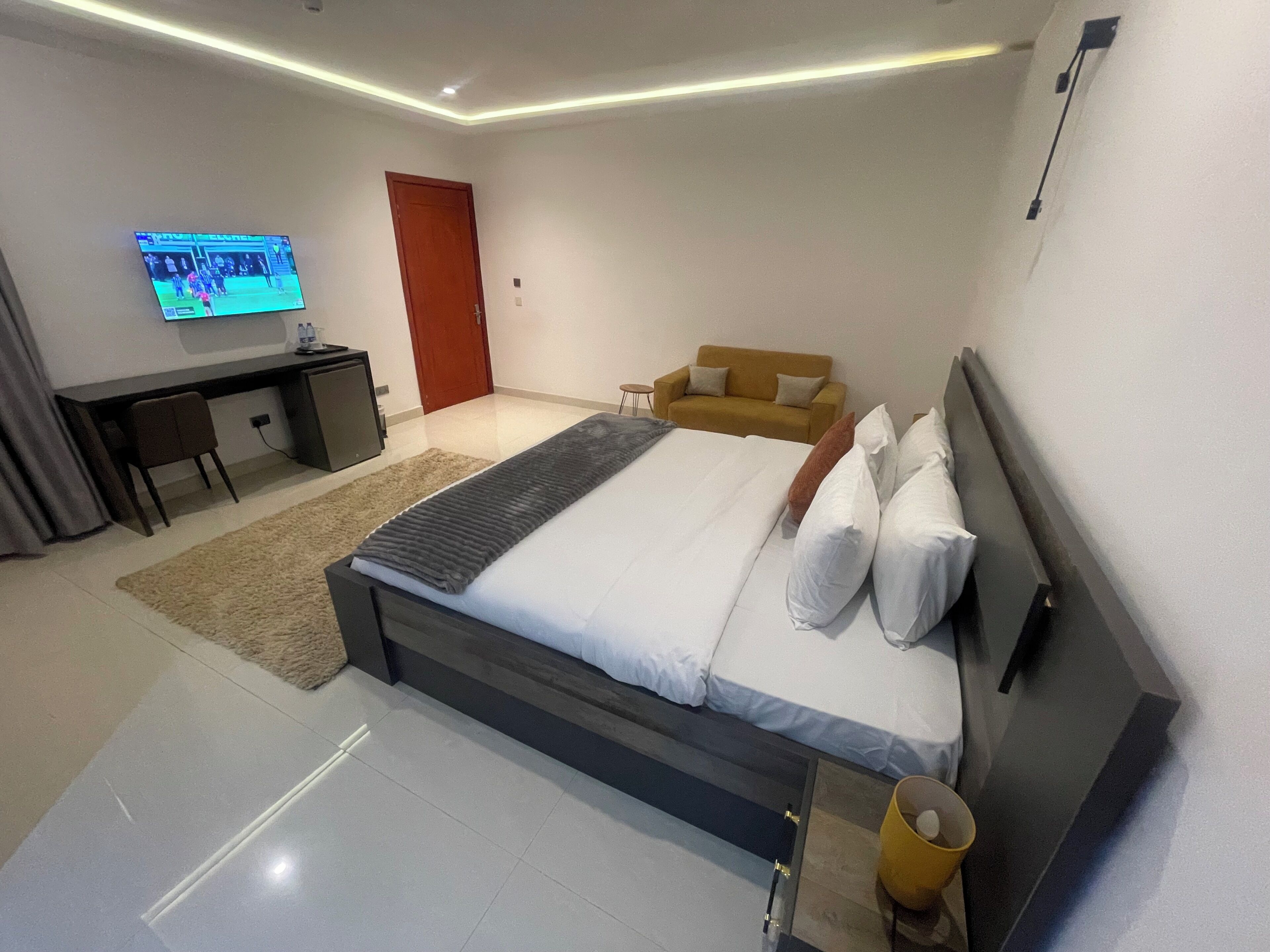 Deluxe Room, Balcony | Desk, laptop workspace, blackout drapes, iron/ironing board