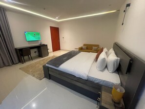 Deluxe Room, Balcony | Desk, laptop workspace, blackout curtains, iron/ironing board