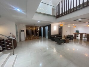 Lobby - The Army At Villandro (Kumasi)