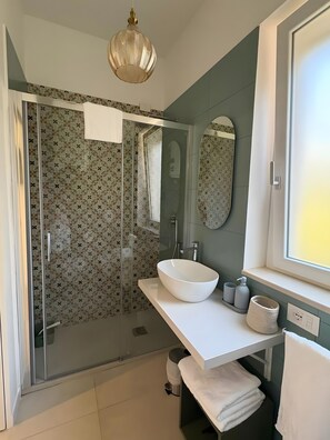 Bathroom - Pilone Del Monaco Apartment & Pool (Macchia di Mauro-Pilone)