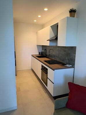 Kühlschrank, Ofen, Herdplatte, Geschirrspüler
