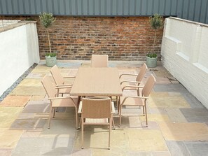 Cottage | Outdoor dining - Trafalgar I (Scarborough)