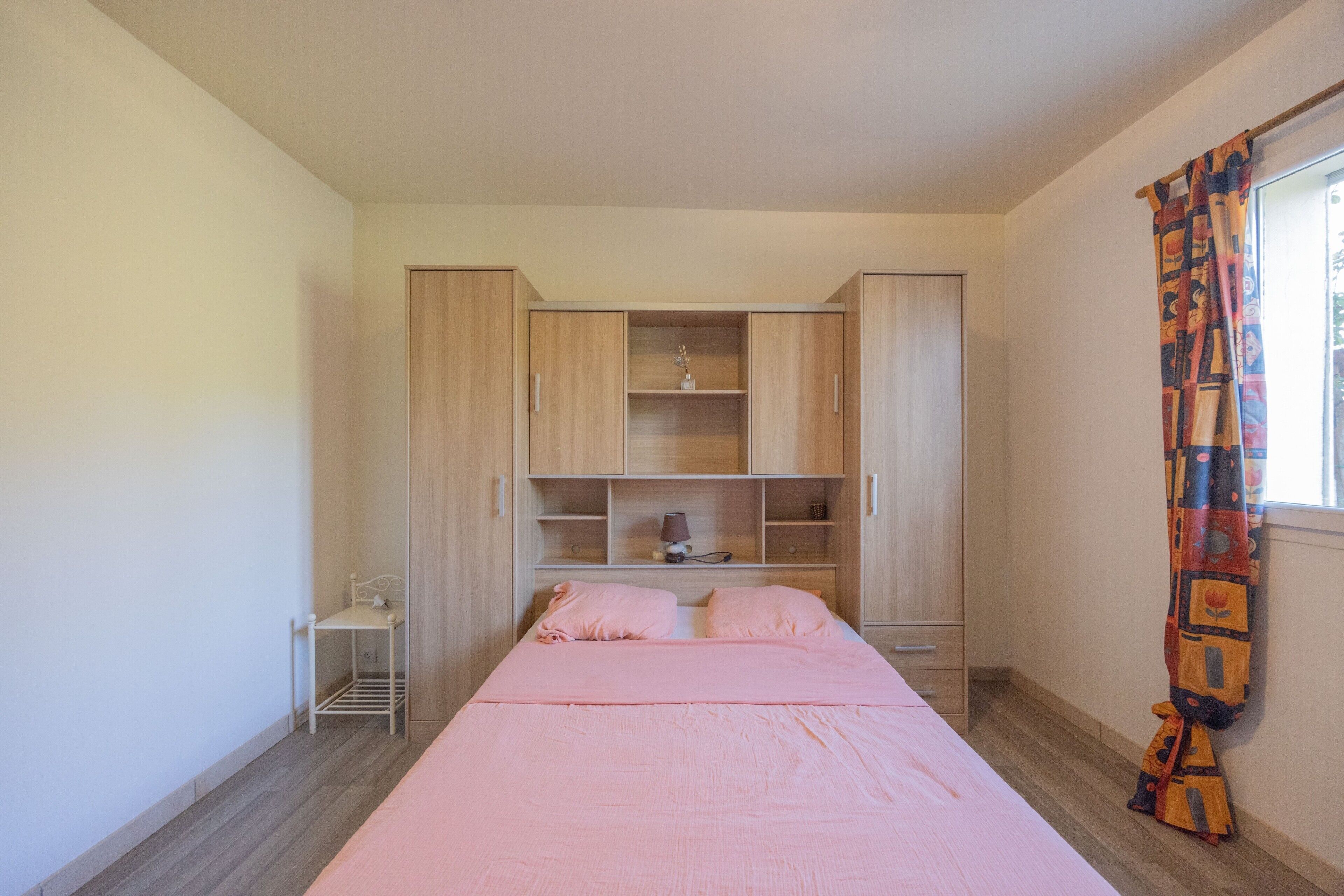 2 bedrooms, bed sheets