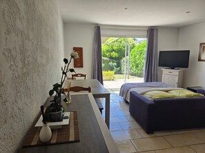 Room - Villa "Apartment with Garden" with Mountain View, Private Terraces, and Air Conditioning (Aléria)