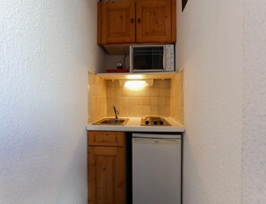 Apartment | Private kitchen - Cosy Romantic Studio in Les Deux Alpes (Les Deux Alpes)