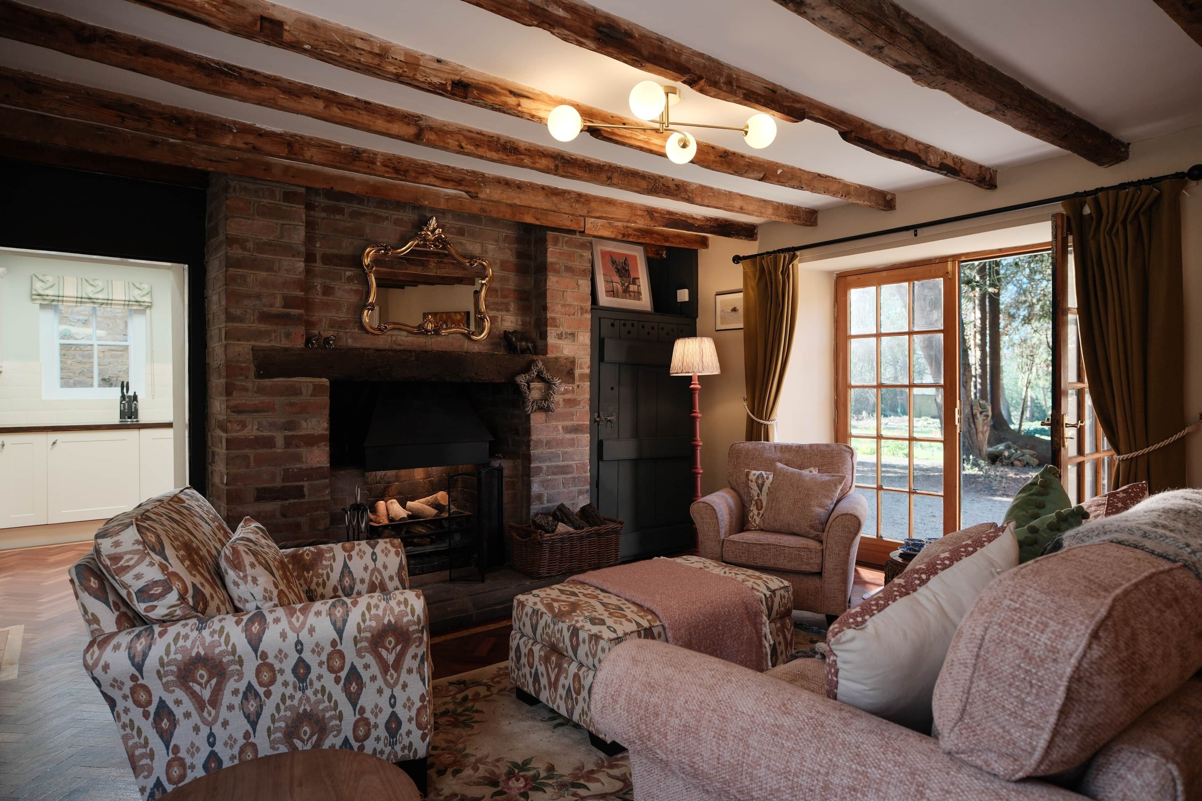 Smart TV, fireplace