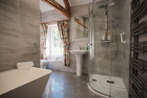 Eco-friendly toiletries, hair dryer, towels, soap - The Cottage at Burnhopeside Hall (Lanchester)