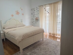 Iron/ironing board, WiFi, bed sheets - Delightful 2-bedroom apartment near the port (Pireas)