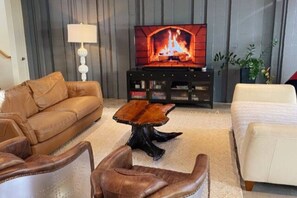 TV, stereo - Downtown Modern With A View (Austin)