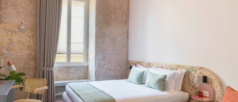 Deluxe Triple Room | In-room safe, blackout curtains, soundproofing, iron/ironing board