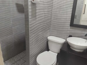 Toallas, jabón, champú y papel higiénico