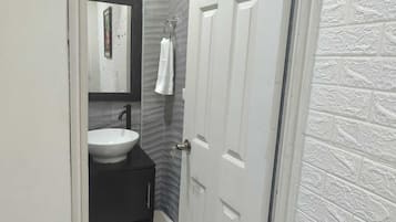 Towels, soap, shampoo, toilet paper