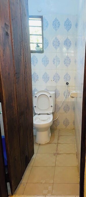 Casa Deluxe, vista giardino | Bagno | Doccia, set di cortesia gratuito, pantofole, asciugamani