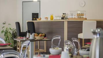 Apartment | Dining