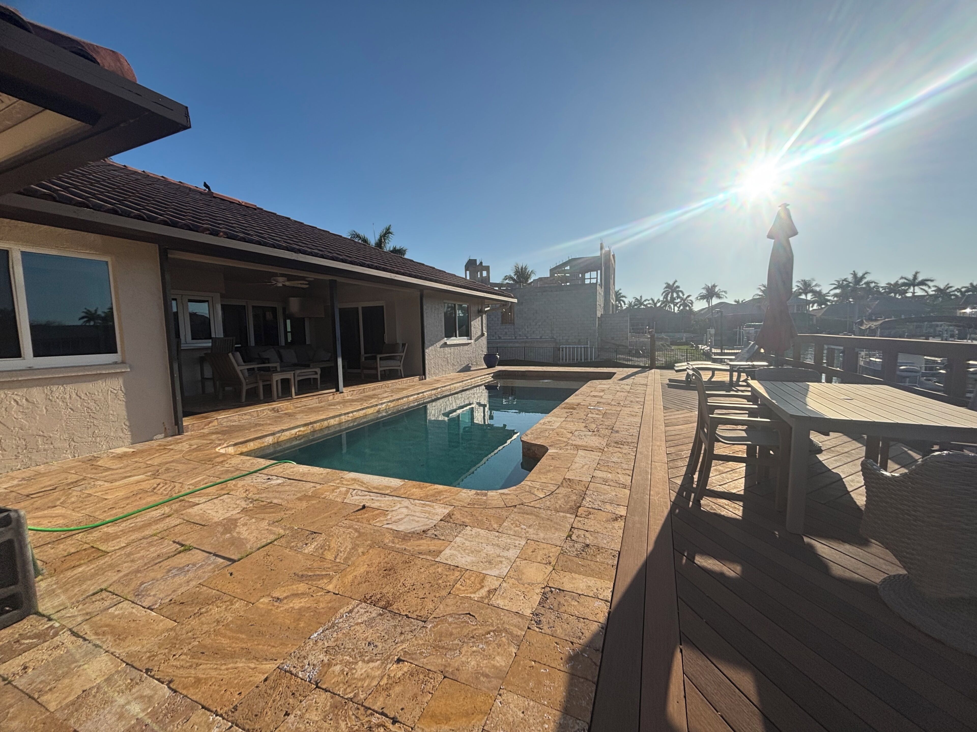 Alberca al aire libre y alberca climatizada
