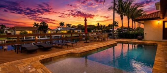 Tropical Paradise on Marco Island large 4-bedroom waterfront home & heated pool