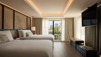 Executive Suite, City View | Egyptian cotton sheets, premium bedding, desk, laptop workspace