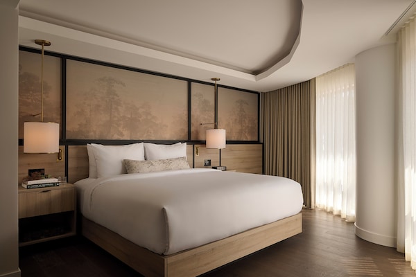 Luxury Suite, City View | Egyptian cotton sheets, premium bedding, in-room safe, desk