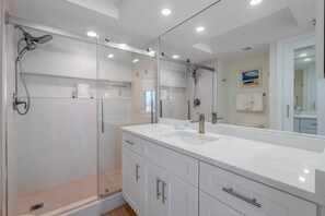 Condo, varias camas (Carlos Pointe #126 - Endless Beach) | Baño