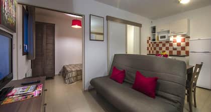 Noir Holiday Apartment for 4