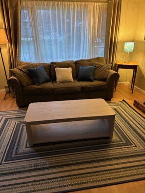 Living area - Cozy 4-bedroom house in charming Wells, Maine (Wells)