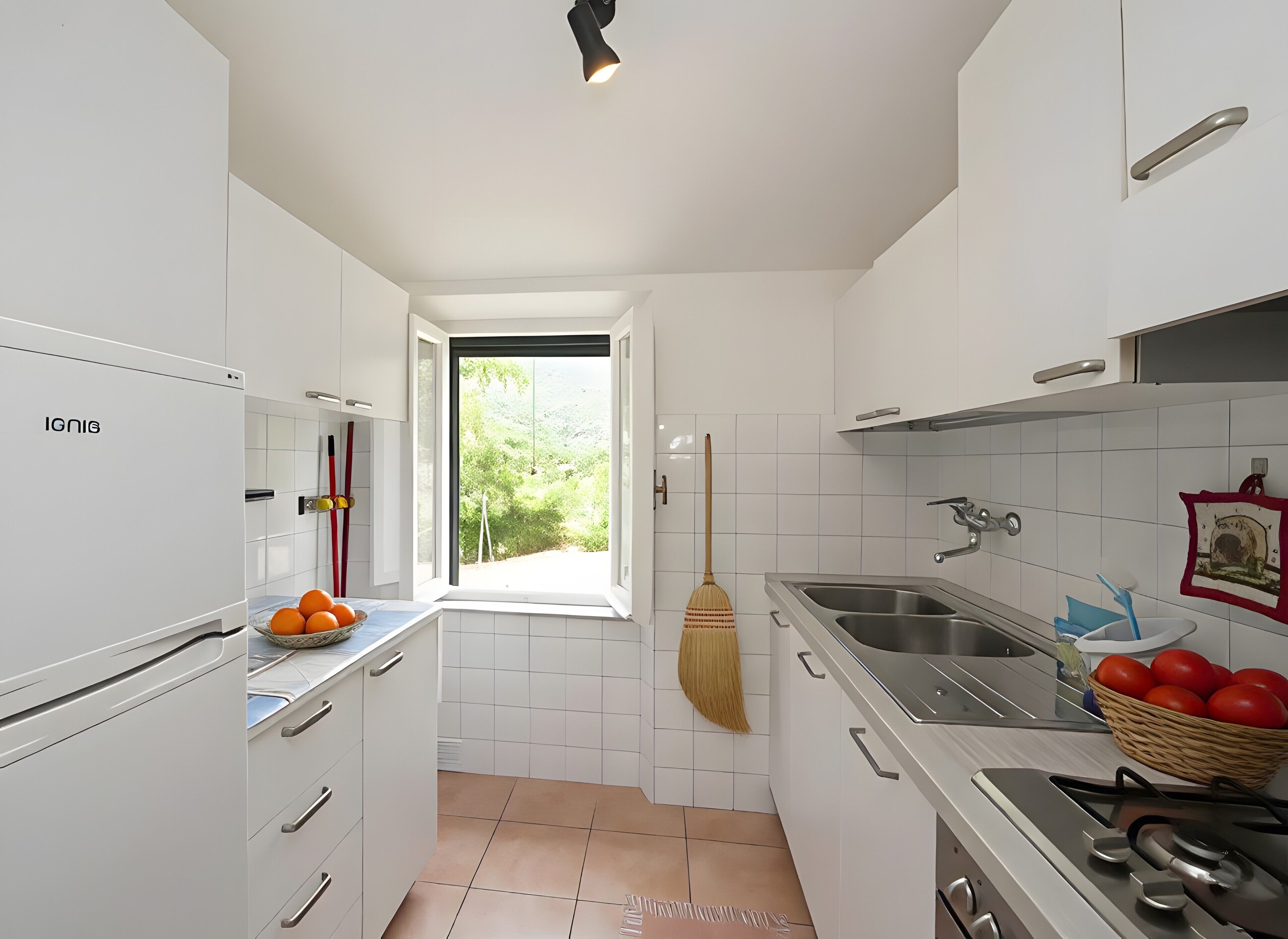 Coffee/tea maker, fridge, oven, stovetop