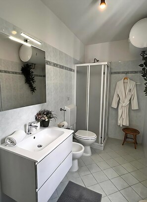 Shower - Apartment 'Agave' with Private Garden, Wi-Fi and Air Conditioning (Marina di Campo)