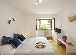 WiFi - Apartment 'Arco' with Private Garden, Wi-Fi and Air Conditioning (Marina di Campo)