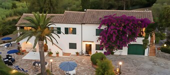 Apartment 'Arco' with Private Garden, Wi-Fi and Air Conditioning