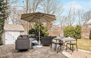 Outdoor dining - Luxury Studio - Red Line - Parking - Davis Square (Somerville)