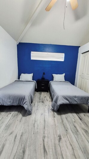 Room - BIG 5BR Home - Pets OK - RV Parking (Horizon City)