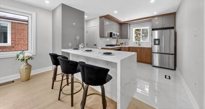 Toronto Newly Renovated 3BR Home | Free Parking