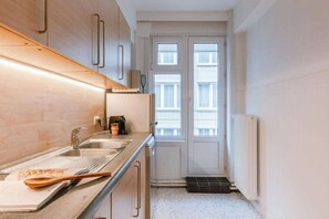 Kühlschrank, Mikrowelle, Ofen, Geschirrspüler