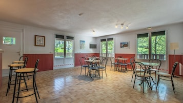Apartment | Dining