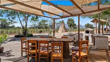 Villa | Outdoor dining