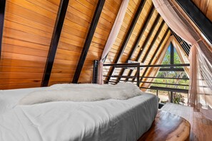 ลักซ์ชัวรี่เคบิน | โต๊ะทำงาน, พื้นที่ทำงานแบบใช้แล็ปท็อป, Wi-Fi ฟรี