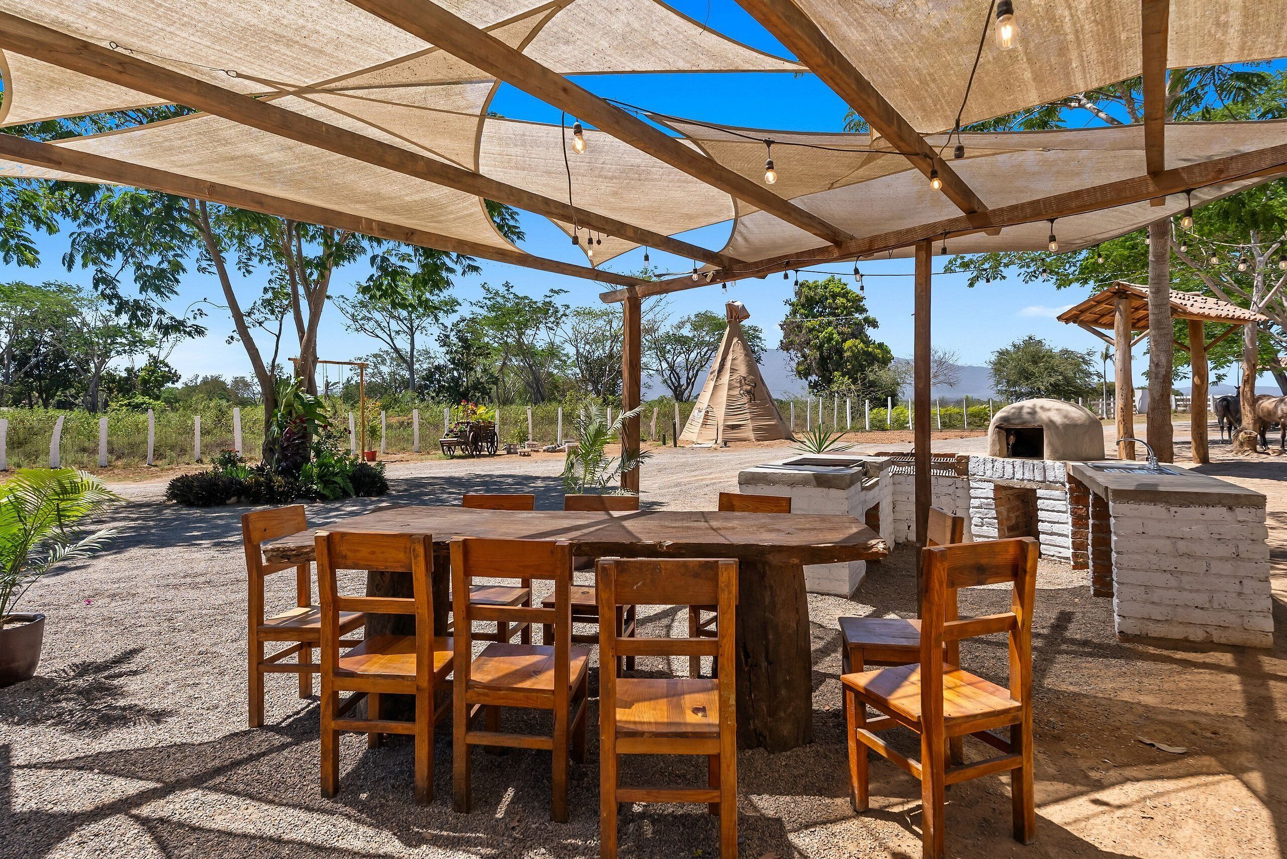 Luxury Cabin | Outdoor dining