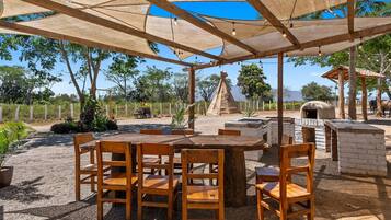 Luxury Cabin | Outdoor dining