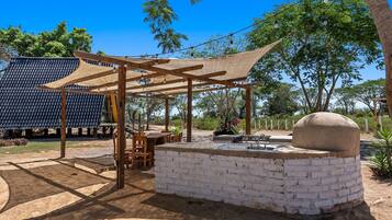 Luxury Cabin | Outdoor dining