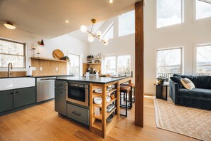 Private kitchen - 30 Acre Mountain Escape - Epic Divide Views & Pond (Nederland)