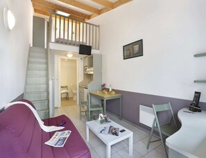 Apartment | Living room - Large Mezzanine Stay for 6 in Merville (Merville)